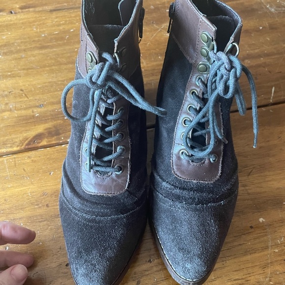 Very Volatile Leather Suede Lace Up Heeled Boots Sz 8.5 Brown Pointed Toe - Picture 10 of 10